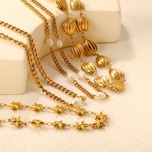 Colliers personnalisables en acier inoxydable avec pendentifs étoile et cœur, perles d'eau douce et chaîne cubaine – Vente en gros - Product Image 1