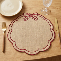 Nouveau design de set de table en tissu de lin brodé de haute qualité avec nœud et sous-plat pour la maison, la cuisine, les mariages et la décoration de fêtes