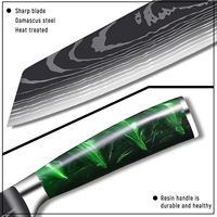 Couteau de chef Santoku en acier Damas fait main, motif laser, manche en résine verte, bord dentelé pour gaucher, pour la viande