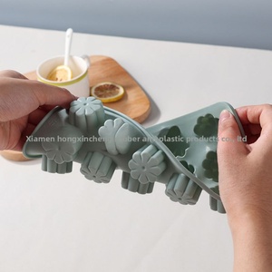 Molde de Azúcar Creativo y Práctico para Cubitos de Hielo de Grado Alimenticio, Gelatina Infantil, Chocolate con Corazón Fluido de Frijol Blanco y Botella de Cera - Product Image 4