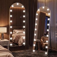 Miroir sur pied moderne en verre HD avec cadre blanc arqué, éclairage LED intégré et commande tactile pour chambre à coucher, dressing et décoration intérieure
