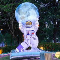 Grande installation artistique gonflable lumineuse en forme d'astronaute, thème spatial, pour exposition scientifique, décoration d'événements en plein air