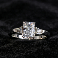 Bague Classique Trois Pierres en Argent 925, Moissanite Taille Radiant Couleur D 2 carats 6x8mm, Pierres d'Accordéon Baguette Effilées, Bague de Promesse et de Mariage