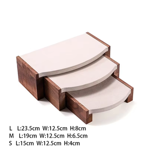 ชั้นวางเครื่องประดับไม้วอลนัท 3 ชั้น พร้อมพื้นผิวโค้งบุผ้าลินิน - Product Image 1