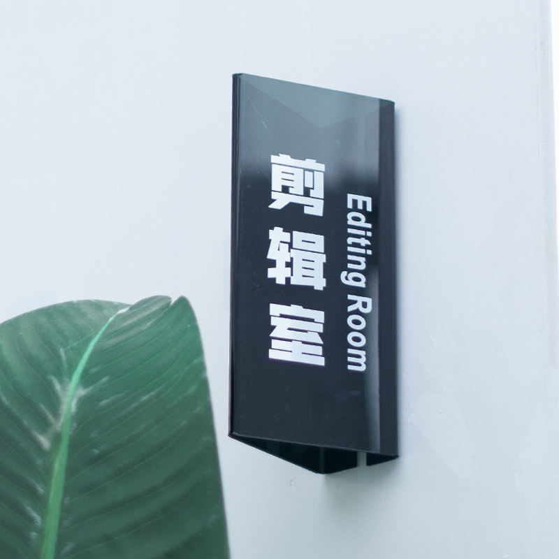 สีดำโปร่งใส