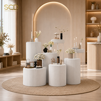 Ensemble de présentoirs texturés modernes sur mesure, supports de présentation multi-tailles pour magasins de détail, boutiques et salles d'exposition
