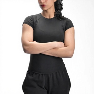 T-shirt à col rond slim fit pour femme, noir, manches courtes, haut de sport athlétique - Product Image 1