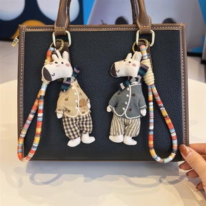 Écharpes rétro, pendentifs cerf, poupées en tissu artisanales, porte-sacs, porte-clés, sacs d'école pour étudiants et accessoires - Product Image 4