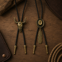 Ensemble de 2 cravates bolo vintage style western, pendentifs en alliage de zinc avec crâne de taureau et plume de chapeau de cowboy, avec cordons réglables en cuir PU