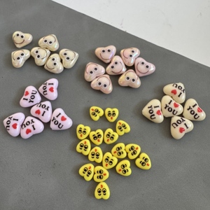 Perles en acrylique imprimées colorées en forme de cœur avec motifs <span class=keywords><strong>Smiley</strong></span> Face et « I Love You » pour sangles de téléphone Y2K - Product Image 1