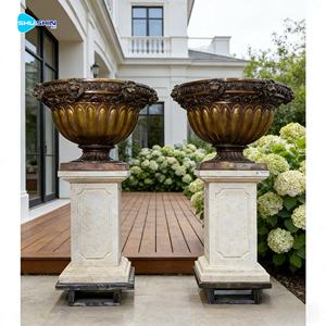 Maceta Clásica de Bronce Antiguo con Relieve, Urna Grande Personalizada con Figura Romana y Cabeza de León para Jardín - Product Image 4