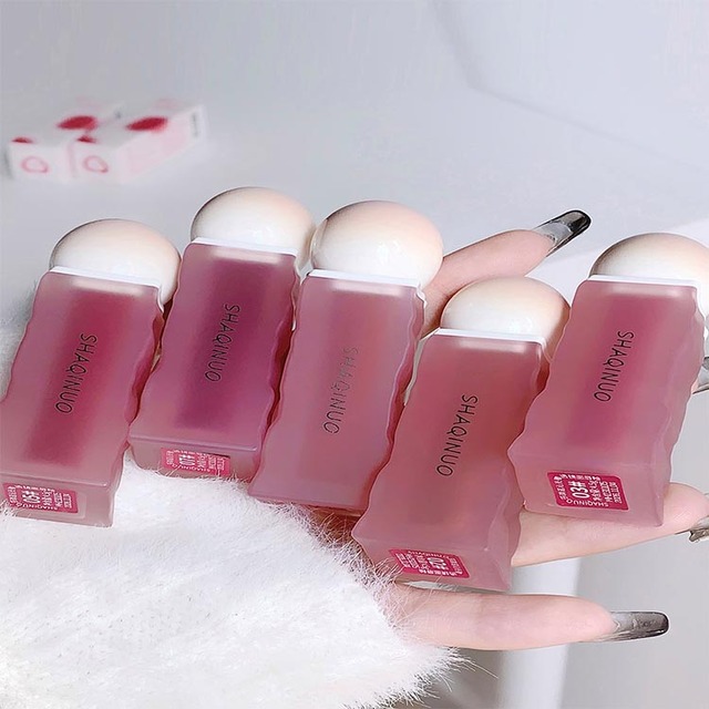 SHAQINUO ODM Watershine Mirror Lip Tint Gloss Whitening and Moisturizing Vegan Makeup Holding Lipstick