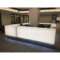 Comptoir de bar et armoire de cuisine modernes éclairés en pierre d'onyx rétroéclairée pour la maison/l'hôtel
