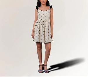 Robe mini en coton brodée de qualité supérieure pour femmes, idéale pour les vacances d'été à la plage et les tenues décontractées, disponible au meilleur prix - Product Image 2