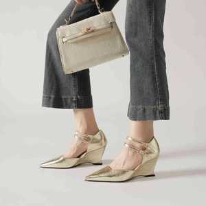 Sandales compensées à bout pointu en cuir verni avec boucle, rehaussantes, toutes saisons, pour femmes - Product Image 3