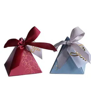 Vente en gros de luxe personnalisé en stock nouveau style imprimé boîte cadeau de mariage boîte de papier d'emballage de bonbons avec ruban