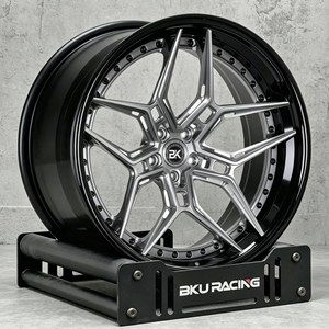 Rines Bku Personalizados de 3 Piezas Forjadas 5x130 para <span class=keywords><strong>Porsche</strong></span> <span class=keywords><strong>911</strong></span> Turbo 992 991 997 Cayman 718 <span class=keywords><strong>Spyder</strong></span> 19 20 21 Pulgadas 8.5-13J Aleación T6 - Product Image 1