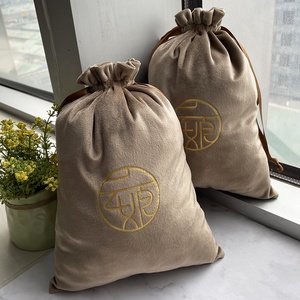 Meilleures ventes : Sac en velours de luxe avec cordon de serrage et impression dorée, sac en velours avec cordon de serrage pour le rangement des vêtements - Product Image 4