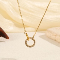 Collier minimaliste en acier inoxydable à double anneau avec pendentif géométrique serti de diamants et design à double anneau entrelacé