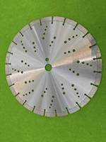 Lame de scie diamantée industrielle de 11,81 pouces à haute fréquence, soudée, revêtue de Ti, multi-trous, pour l'élimination efficace de la poussière du béton et de l'asphalte