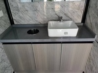 Toilettes portables de luxe à 2 cabines, salle de bain mobile moderne, remorque de salle de bain portable pour événements en plein air