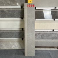 Carreaux d'escalier extérieurs en porcelaine antidérapants de Foshan, gris, corps plein, design moderne pour les escaliers d'appartements - Vente en gros