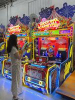 SHOOTING CARNIVAL Jeu de tir de type arcade avec simulateur de pistolet, défi de niveau, multijoueur 2-4 joueurs, lumières clignotantes métalliques, pour intérieur