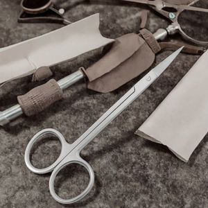 Ciseaux à manucure brodés personnalisés, professionnels, petits, en acier inoxydable, lames courbées, pliables, pour droitiers, durables, manuels - Product Image 3