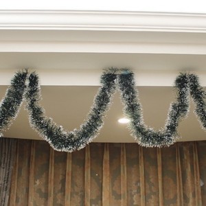 Produits de Noël en gros, décoration de la maison, bandes de laine artificielles en plastique haut de gamme, vert foncé avec bordure blanche - Product Image 2