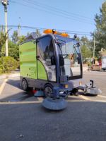 Balayeuse routière à cabine fermée pour les rues et les parcs industriels