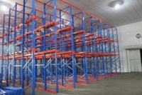 Système de rayonnage d'entrepôt en acier modulaire assemblé Deno, robuste, à passage traversant, avec niveaux personnalisables, capacité de charge de 2000 kg