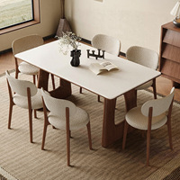Table à manger rectangulaire en bois avec plateau en pierre de style Wabi-sabi, design minimaliste moderne pour appartements et villas. Meubles de salle à manger.