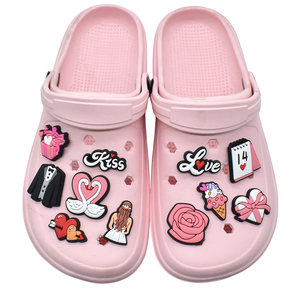 Adornos Personalizados para Zapatos con Diseño de Corazón y Diamantes de PVC para San Valentín, Decoraciones para Zuecos - Product Image 3
