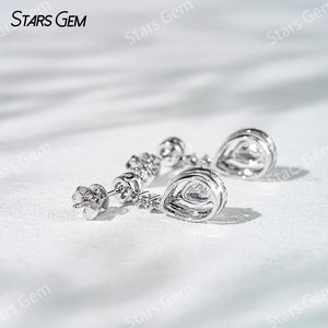 ต่างหูเพชรทรงลูกแพร์ 1.3 กะรัต 4.5*6.5 มม. สีขาว/เหลือง ทอง 18K สำหรับงานแต่งงานและงานหมั้น แบรนด์ Starsgem Luxury รุ่น Unisex - Product Image 3