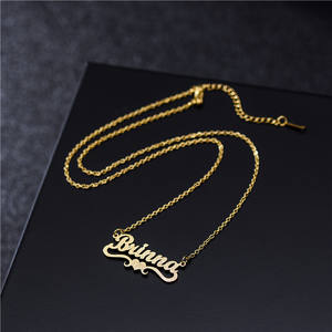 Collana <span class=keywords><strong>di</strong></span> targhetta ghiacciata a forma <span class=keywords><strong>di</strong></span> cuore <span class=keywords><strong>di</strong></span> gioielli personalizzati per bambini in oro 18 carati in oro 18 carati all'ingrosso personalizzata - Product Image 3