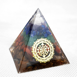 คริสตัลอีพ็อกซี่พีระมิดพร้อมเลเซอร์แกะสลักศรียันตราตกแต่งบ้านเครื่องประดับตั้งโต๊ะหินเต็มชิ้น QK32 - Product Image 1