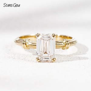 Bague de fiançailles en or jaune 10 carats avec diamant de laboratoire taille émeraude Starsgem pour femme - Product Image 1