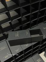Boîtes rigides de luxe pour parfums masculins avec flacon, finition noire mate, gaufrage, pelliculage brillant mat, emballage cadeau en carton de haute qualité