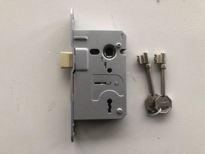 Serrure de salle de bain <span class=keywords><strong>à</strong></span> <span class=keywords><strong>rayon</strong></span> de 65mm de type britannique avec plaque frontale pour porte en bois laiton acier alliage de zinc matériau ABS 3 clés incluses - Product Image 3