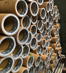Tube en carton renforcé avec embouts métalliques, noyau en papier industriel robuste pour enroulement de bannières et tissus, approvisionnement mondial - Product Image 1