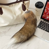 Breloque de sac en véritable fourrure de renard de luxe, pendentif queue d'animal surdimensionné et moelleux, porte-clés pour sacs à main de créateurs, cadeau décoratif