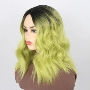 Perruque Courte Ondulée Bouclée Vert Dégradé avec Frange pour Femme – Idéale pour Soirées, Halloween, Cosplay – Cheveux en Fibre Haute Température - Product Image 2