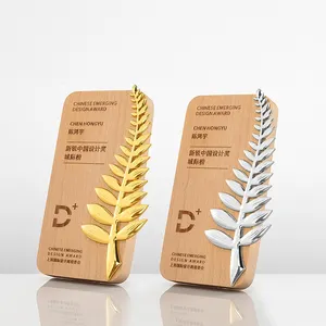 Trophée en Bois Massif au Design Tendance – Événement Annuel de Récompense, Plaques Métalliques en Forme d'Étoile, Trophées Personnalisés - Product Image 1