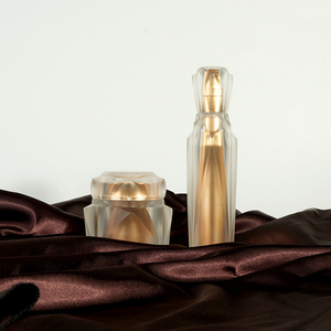 Tarro de plástico para el cuidado de la piel, contenedor de embalaje de lujo de alta calidad, botella de loción acrílica personalizada - Product Image 1