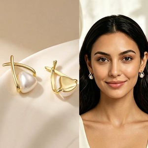 Boucles d'oreilles clous en perles françaises, design géométrique, bijoux élégants pour femmes, accessoire de mode - Product Image 1