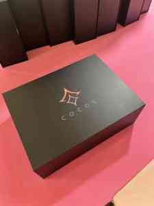 Luxe op maat gemaakte cosmetica set met magnetische verpakking, UV-coating, matte laminatie, reliëf sponsvoering en milieuvriendelijke doos - Product Image 5