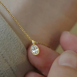 Collana con Ciondolo Ovale per Donne, Catena da Collo Minimalista alla Moda per Uso Quotidiano - Product Image 4