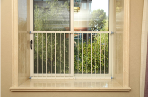 Kim loại bé Nhà cung cấp nhà cửa sổ đường sắt an toàn trẻ em an toàn cửa sổ bảo vệ đường sắt có thể thu vào hộ Lan Tôn sóng - Product Image 2