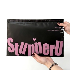 Bolsas de Plástico Reutilizables con Cierre Hermético, Material CPE Negro con Certificación GRS, para Ropa, Camisetas, Impresión por Serigrafía - Product Image 1