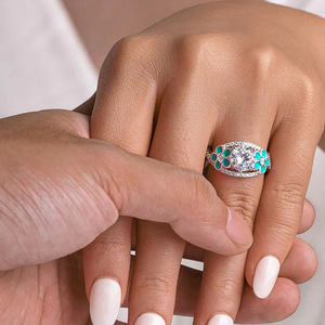 Anello di Fidanzamento T0908 con Diamante a Fiore in Oro Bianco, Taglio Brillante Rotondo, Montatura a Pavé, Gioielleria Fine da Donna - Product Image 3